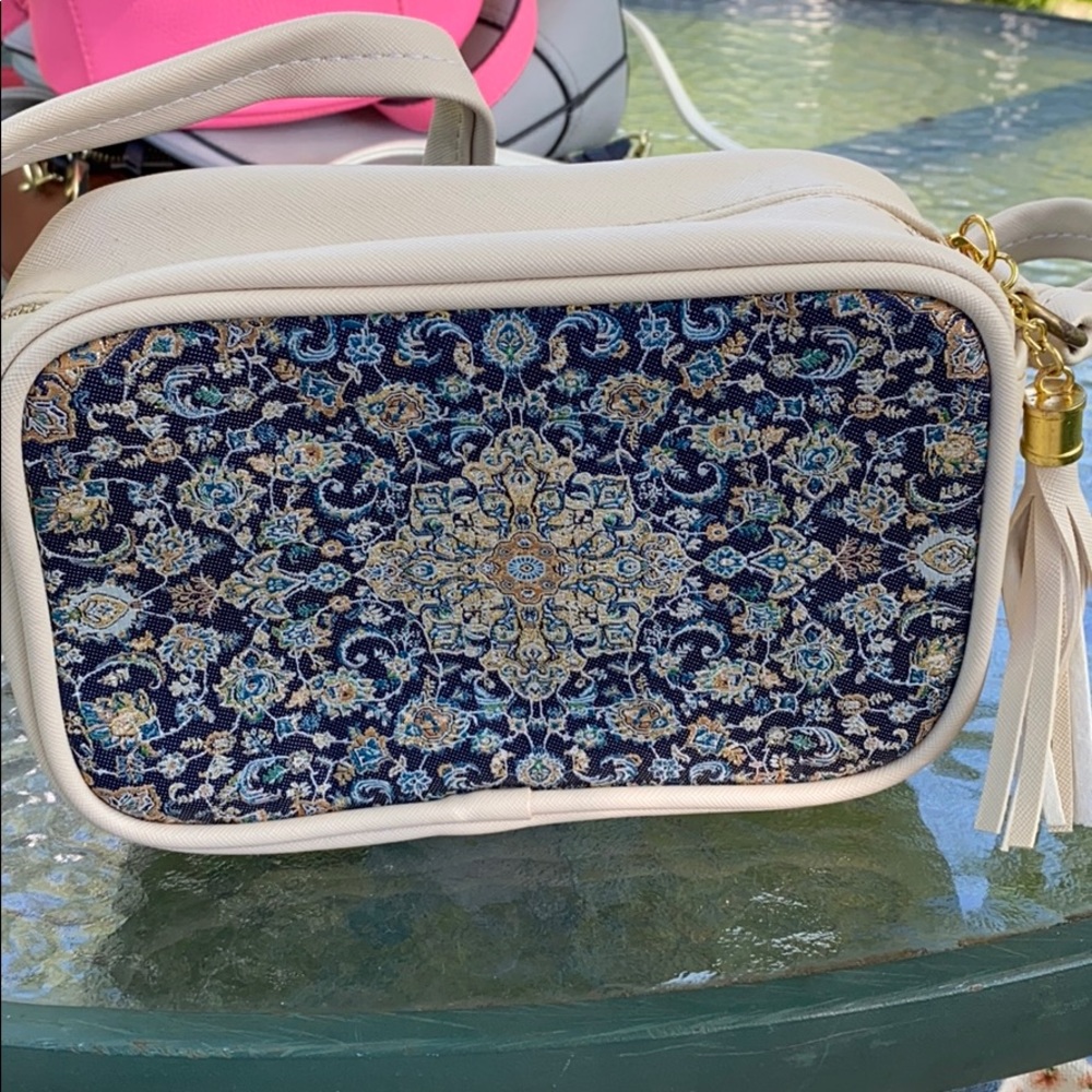 Turkish bazaar crossbody oriental rug design